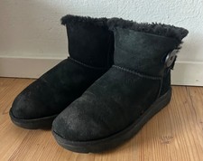 Schwarze kuschelige UGG