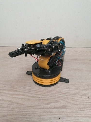 Roboterarm kabelgebunden