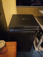 PS4 Pro 1TB + Spiele+1