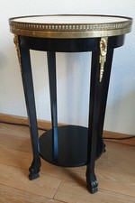 Schöner kleiner Beistelltisch mit runder Marmor-Tischplatte
