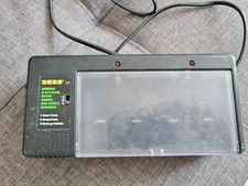 Universal Ladegerät für Ni-Cd Batterien - 4YOU - mit Tester, Entlader, Lader