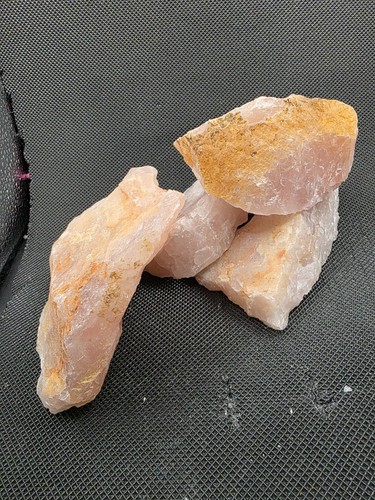 Rosenquarz,Rohstein,Namibia,vo