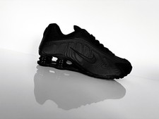 NIKE SHOX R4 -TRIPLE BLACK- Sneaker schwarz Gr.38,5 NEU/OVP