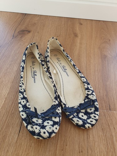 Ballerinas mit blumenmuster - ballerinas,