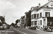 s/w AK Vaals - Maastrichterlaan - Auto - VW Käfer - Bulli - FIAT 500 - Bus etc..