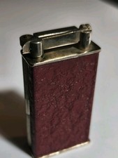 Altes langes Hart Liftarm Benzin-Feuerzeug rau rot ummantelt