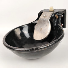 Vintage Pferdetränke Strangko – emailliertes Gusseisen Tränkebecken 4,5kg