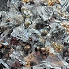 Konvolut Knöpfe 4kg Mischung aus Kunststoff Metall Holz Perlmutt Horn Steinnuss