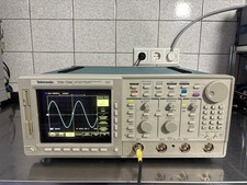 Tektronix TDS 754C  Digital Oszilloskop 500 MHz 2 GS/s  6 Monate Garantie