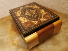 Zigarettenspender aus Holz mit