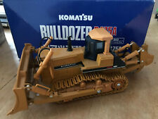 Komatsu D475A Planierraupe mit Heckripper in altem gelbocker in OVP von Shinsei