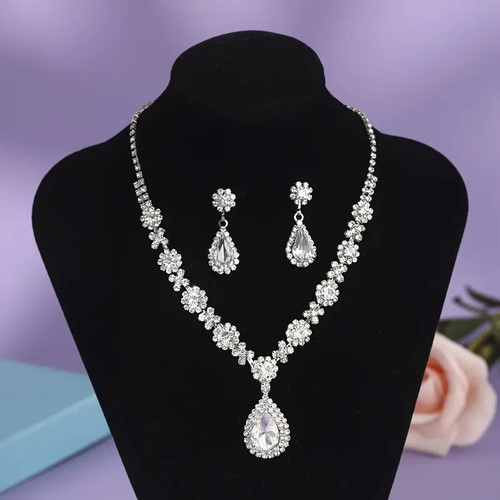 Halskette halsband ohrringe - &,