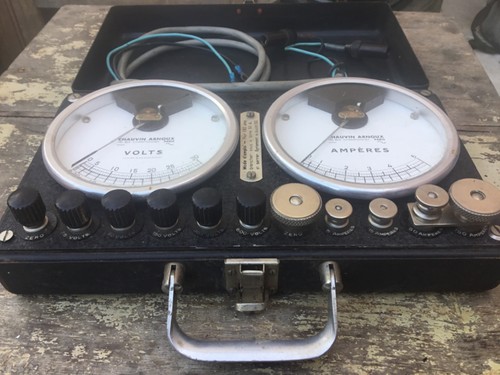 Voltmeter amperemeter - voltmeter, /
