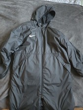 Nike Parka Winterjacke Wasserfest Gr. L  Zwei Mal Angehabt Wie Neu