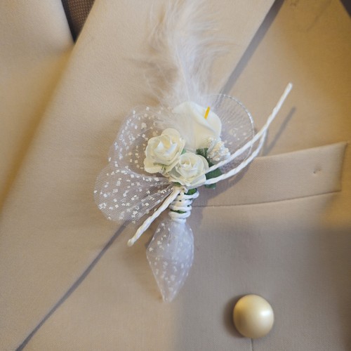 Weiße hochzeitsboutonniere - weiße,
