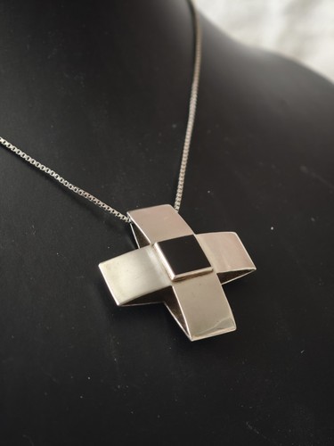 Schönes silberkreuz mit onyx - silberkreuz,