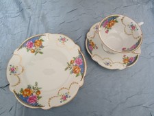 Sammeltasse 3 tlg. - Victoria  so Porzellan  -   florales Dekor  Sammelgedeck
