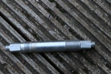 DDR Fahrrad RENAK  Tretlagerwelle Welle Tretlager Glockengetriebe 4 Kant NOS  B