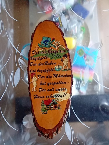Altes holzschild mit lustigen - altes,
