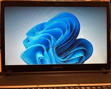 Medion Akoya P8610 | 18,4" matt | Win11 | neue SSD 256GB | Akku 6600 | Tasche