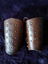 2 Armschützer Leder Nieten