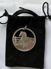 Münze mit Pferd als Anhänger 999 Silber Stock Horse