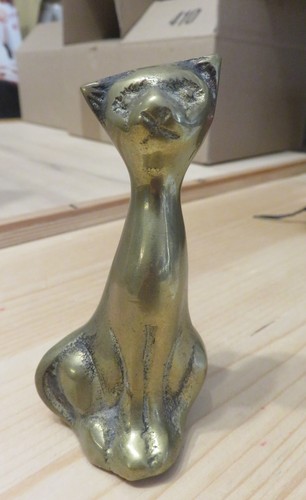 Stück katzenfigur sitzend - katzenfigur,