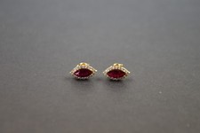moderne Ohrstecker Gold 585 rubinfarb. Mittelstein und weisse Steine