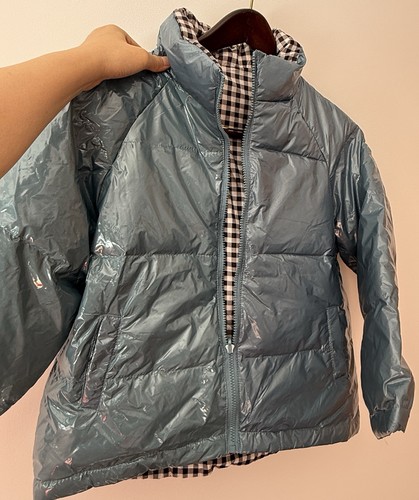 Glänzende blaue daunenjacke - glänzende,
