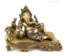 Weißwal Lord Ganesha ruht auf