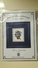 Stickpackung Liebevolle Kreuzstichentwürfe (LKE), Stiefmütterchentopf 9x10