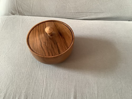 Alte schöne holzschale mit - alte,