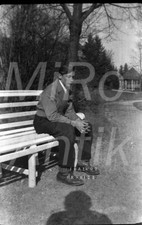 Foto-Negativ, WK2, Westfront, franz.? Junge auf Bank, Belg.? Frankr.?; L82L 35