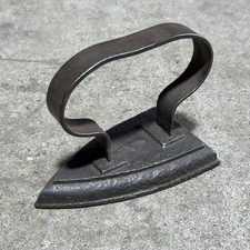Altes Bügeleisen / Feuereisen / Gusseisen / Deko / Retro / L14 B8 H10,8 cm