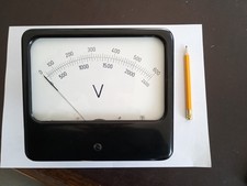Voltmeter analog 0-600 V / 2400 V, großes dekoratives Zeigergerät,  Einbaugerät 