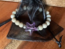 Perlenarmband Weiss mit lila Stern