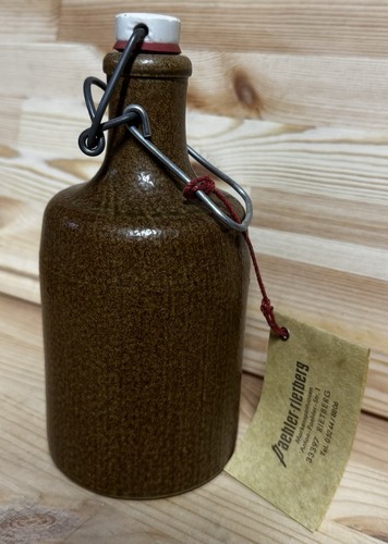 Steingutflasche mit