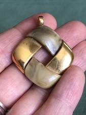 Trifari Anhänger Gold Und