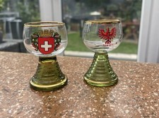 2 x schöne Schnapsgläser Römer Glas grün Tirol & Schweiz Andenken-Glas Goldrand