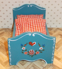 Dora Kuhn Bett ?️ Hell-Blau mit Bauern Malerei + Wäsche Puppen Möbel Holz