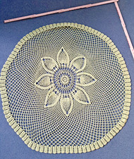 runde Häkeltischdecke in