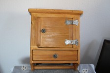 Uromas altes Gewürzschränkchen mit Schubkasten u. Metallbeschlägen Vollholz