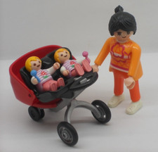 Mama mit Zwillingswagen +