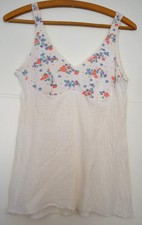 Hübsches Unterhemd mit