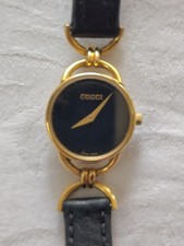 Damenarmbanduhr der Marke Gucci Lederarmband