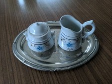 Alte kleine Zuckerdose +  Sahnekännchen+Tablett