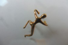 schöne , alte , kleine Metall- Figur , Klettermännchen