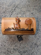 Holzspardose mit Reh, Schloß und Schlüssel, Schatztruhe