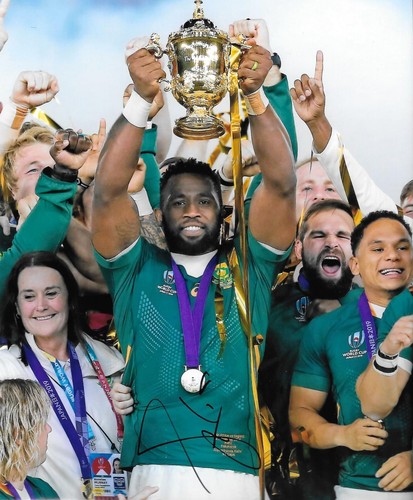 Siya kolisi hebt trophäe - wm,