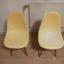 Zwei Schöne Stühle im Retrostil